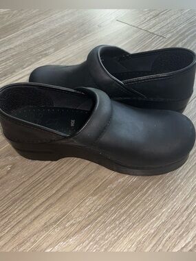 Dansko Shoes Women's Size 36 Wide Black Leather Professional Chunky Clogs